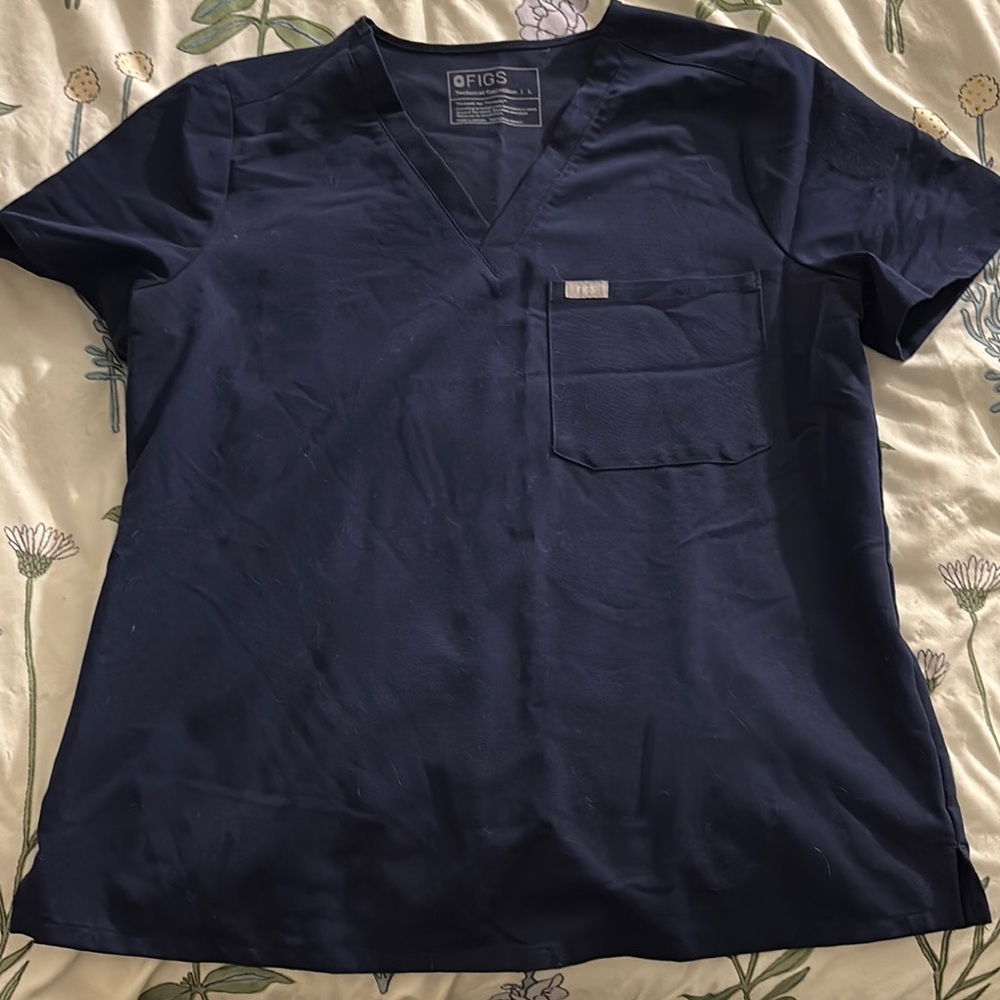Figs scrub top